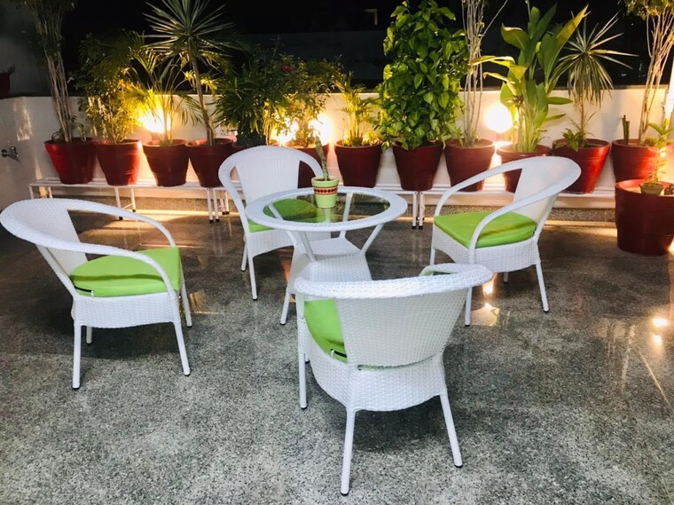 Team Area, ss-mayfield-gardens 2 Bedroom 1200 Sq.Ft. Apartment In Sector 51 Gurgaon 10562284