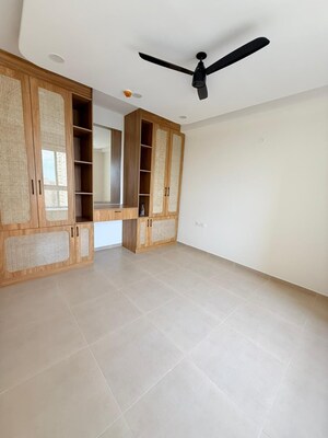 Room in 2.5 BHK Apartment at Bhartiya City Nikoo Homes 4, Thanisandra Main Road – for Rent