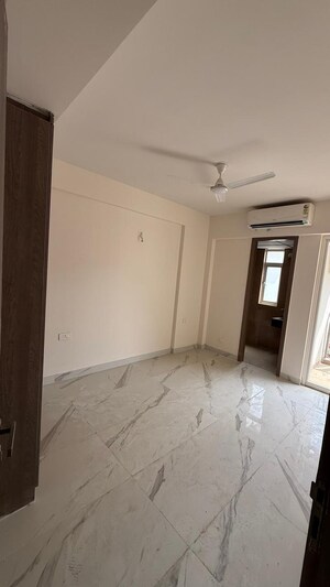 Room in 3.5 BHK Apartment at Smart World Gems, Sector 89 – for Rent