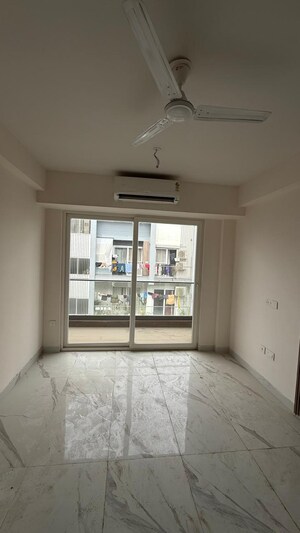 Room in 3.5 BHK Apartment at Smart World Gems, Sector 89 – for Rent