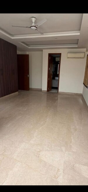 Room in 3 BHK Builder Floor at Saket – for Rent
