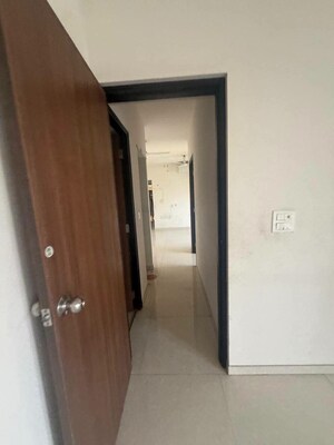 Room in 2 BHK Apartment at Lodha Amara, Kolshet Road – for Sale