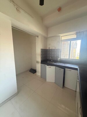 Room in 2 BHK Apartment at Lodha Amara, Kolshet Road – for Sale