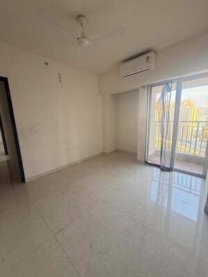 Room in 2 BHK Apartment at Lodha Amara, Kolshet Road – for Sale