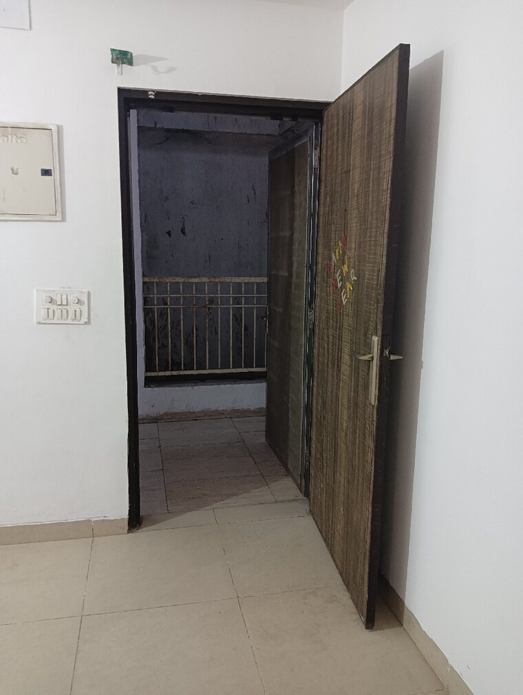 Room, gaur-city-2-10th-avenue 2 Bedroom 845 Sq.Ft. Apartment In Sector 16c Greater Noida Greater Noida 10562378