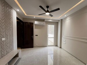 Room in 4 BHK Builder Floor at Ansal API Versalia, Sector 67a – for Sale