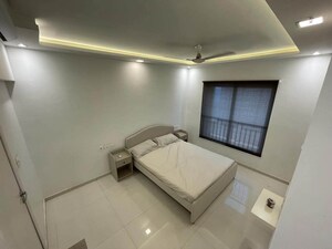 Furnished Amenities in 2 BHK Apartment at Rustomjee Urbania Azziano, Thane West – for Rent