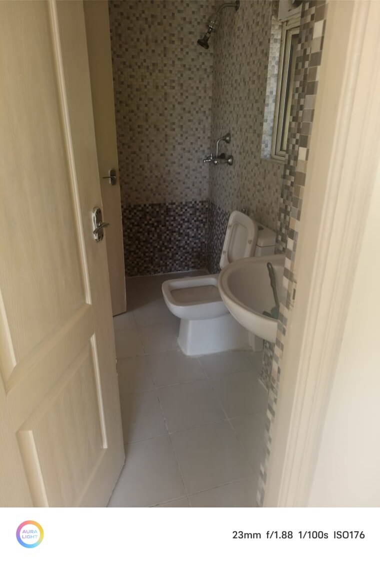 Bathroom, maxblis-grand-wellington 1 Bedroom 615 Sq.Ft. Apartment In Sector 75 Noida 10562414