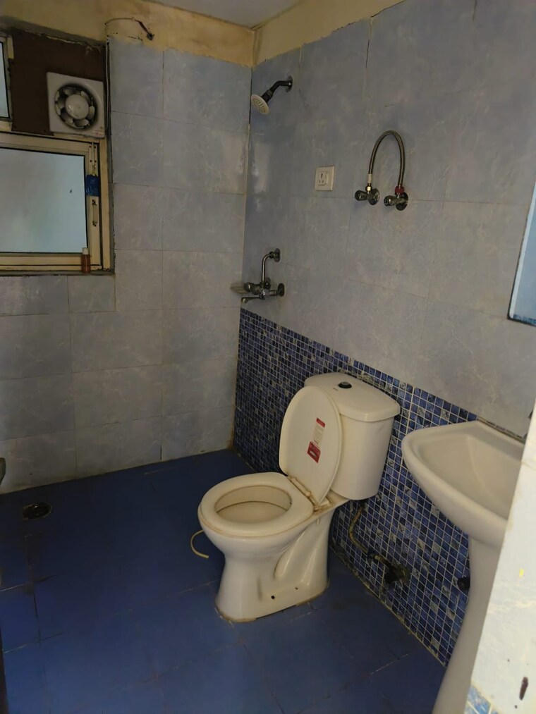 Bathroom, aims-golf-avenue-i 3 Bedroom 1455 Sq.Ft. Apartment In Sector 75 Noida 10562428