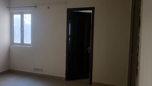 Room in 3 BHK Apartment at Aims Golf City, Sector 75 – for Rent