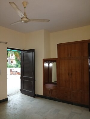 Room in 1 RK Independent House at Sector 22 – for Rent