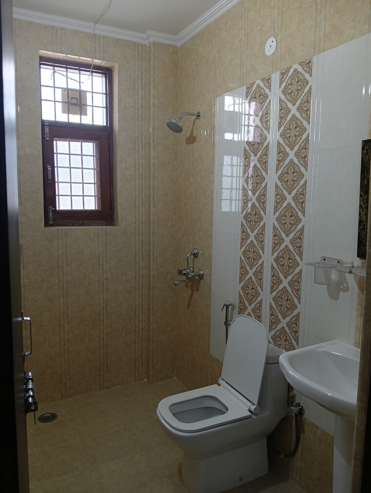 Bathroom, sector 21 2 Bedroom 1360 Sq.Ft. Independent House In Sector 21 Gurgaon 10562516