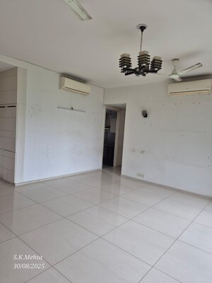 Room in 3 BHK Apartment at Ireo Skyon, Sector 60 – for Rent