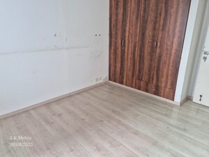 Room in 3 BHK Apartment at Ireo Skyon, Sector 60 – for Rent