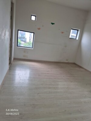 Room in 3 BHK Apartment at Ireo Skyon, Sector 60 – for Rent