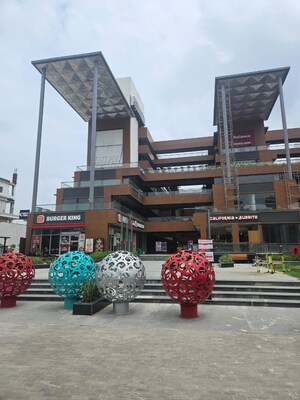  Shop For Sale in Sunrise Sun Twilight Metro Street, Sector 27 Yamuna Expressway