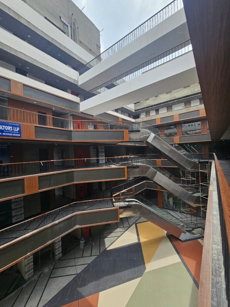 Exterior View, sunrise-sun-twilight-metro-street Commercial Shop 480 Sq.Ft. In Sector 27 Yamuna Expressway Greater Noida 10562568