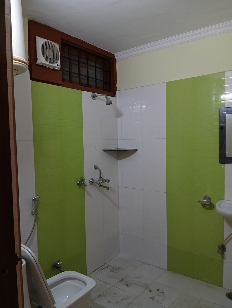 Bathroom, sector 23 2 Bedroom 2220 Sq.Ft. Independent House In Sector 23 Gurgaon 10562586