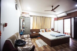 Team Area in 4 BHK Apartment at Hanspura – for Sale