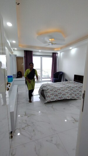 Room in 4 BHK Apartment at Logix Blossom County, Sector 137 – for Sale