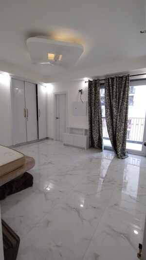 Room in 4 BHK Apartment at Logix Blossom County, Sector 137 – for Sale