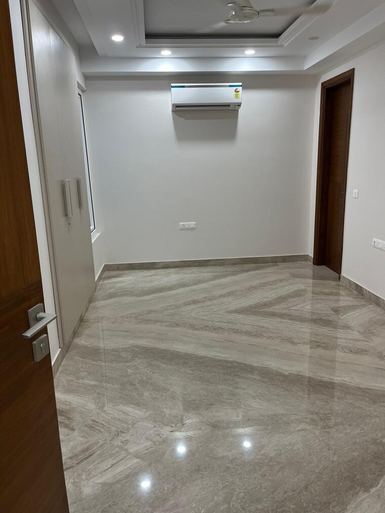 Room, saket 4 Bedroom 300 Sq.Yd. Builder Floor In Saket Delhi 10562713
