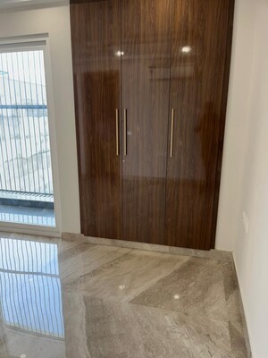 Room in 4 BHK Builder Floor at Saket – for Rent
