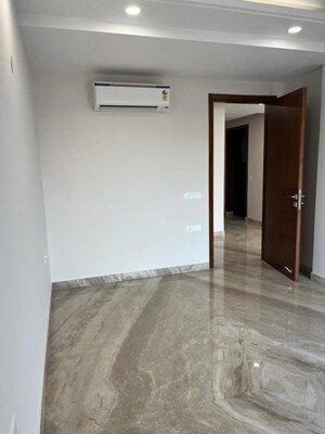 Room in 4 BHK Builder Floor at Saket – for Rent