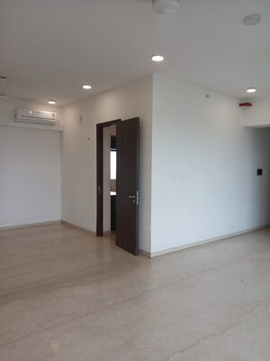 Room in 3.5 BHK Apartment at Celestia Spaces, Parel – for Rent