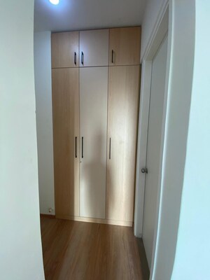 Room in 1 BHK Apartment at Hiranandani Regent Hill, Powai – for Rent