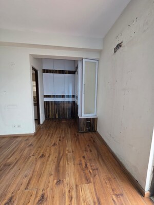 Room in 3 BHK Apartment at Logix Blossom County, Sector 137 – for Rent