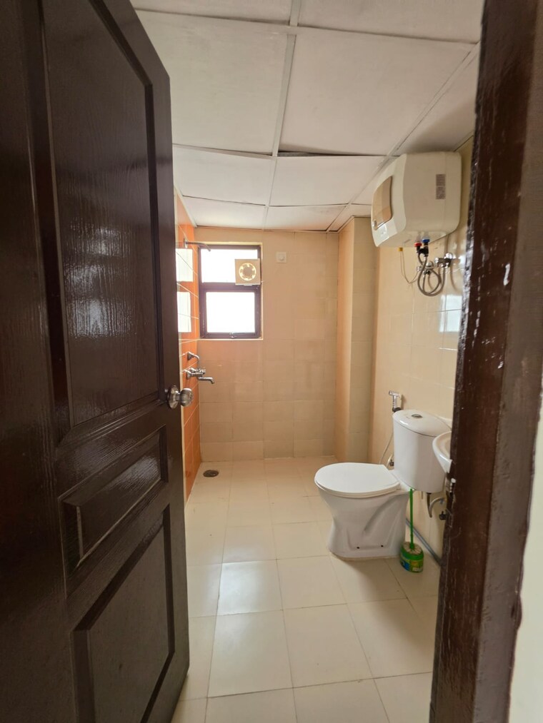 Bathroom, logix-blossom-county 3 Bedroom 1654 Sq.Ft. Apartment In Sector 137 Noida 10562725