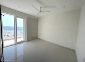 Room in 3 BHK Apartment at Pir Machalla – for Sale