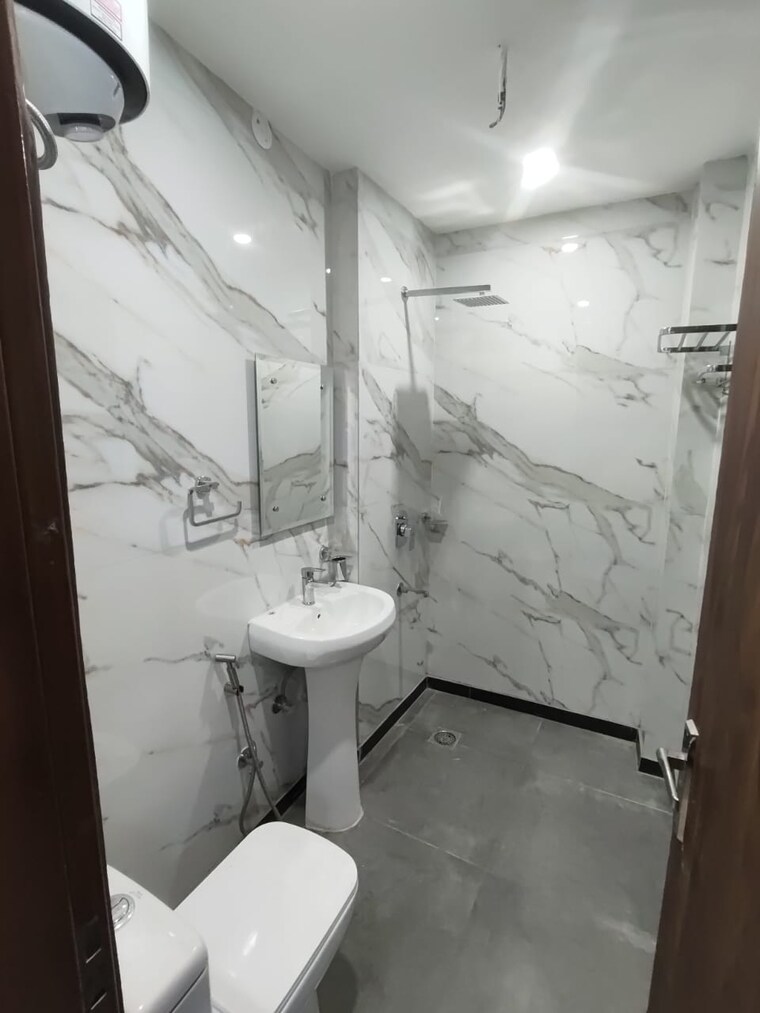 Bathroom, sector 46 3 Bedroom 2152 Sq.Ft. Builder Floor In Sector 46 Gurgaon 10562741