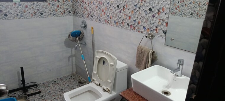 Bathroom, sector 57 2 Bedroom 1521 Sq.Ft. Builder Floor In Sector 57 Gurgaon 10562772