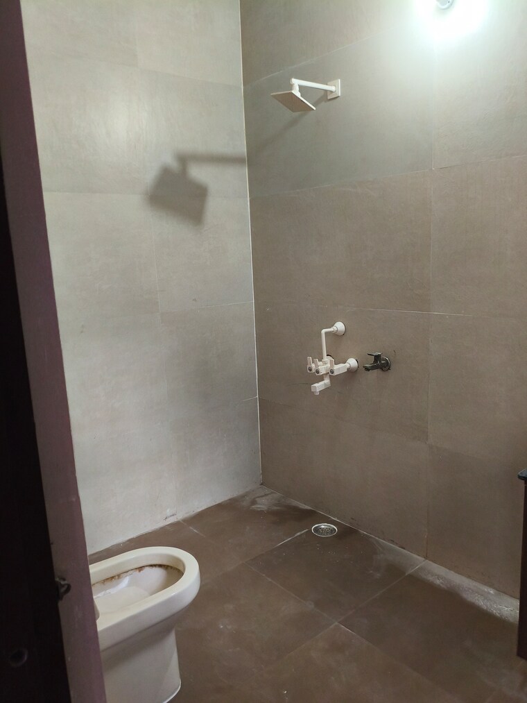 Bathroom, sector 51 2 Bedroom 1350 Sq.Ft. Builder Floor In Sector 51 Noida 10562812