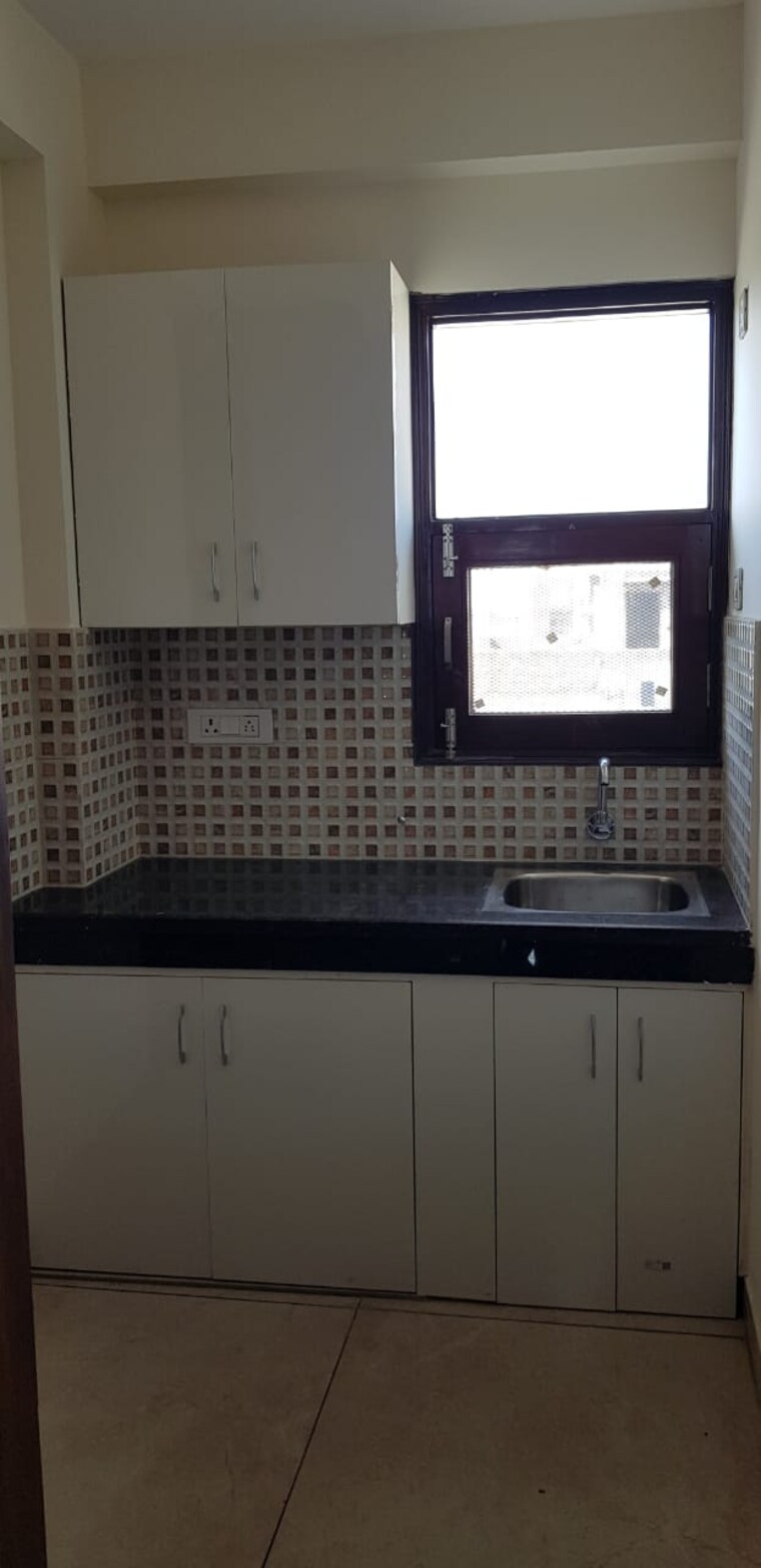 Kitchen, sector 14 1 RK 300 Sq.Ft. Apartment In Sector 14 Gurgaon 10562826
