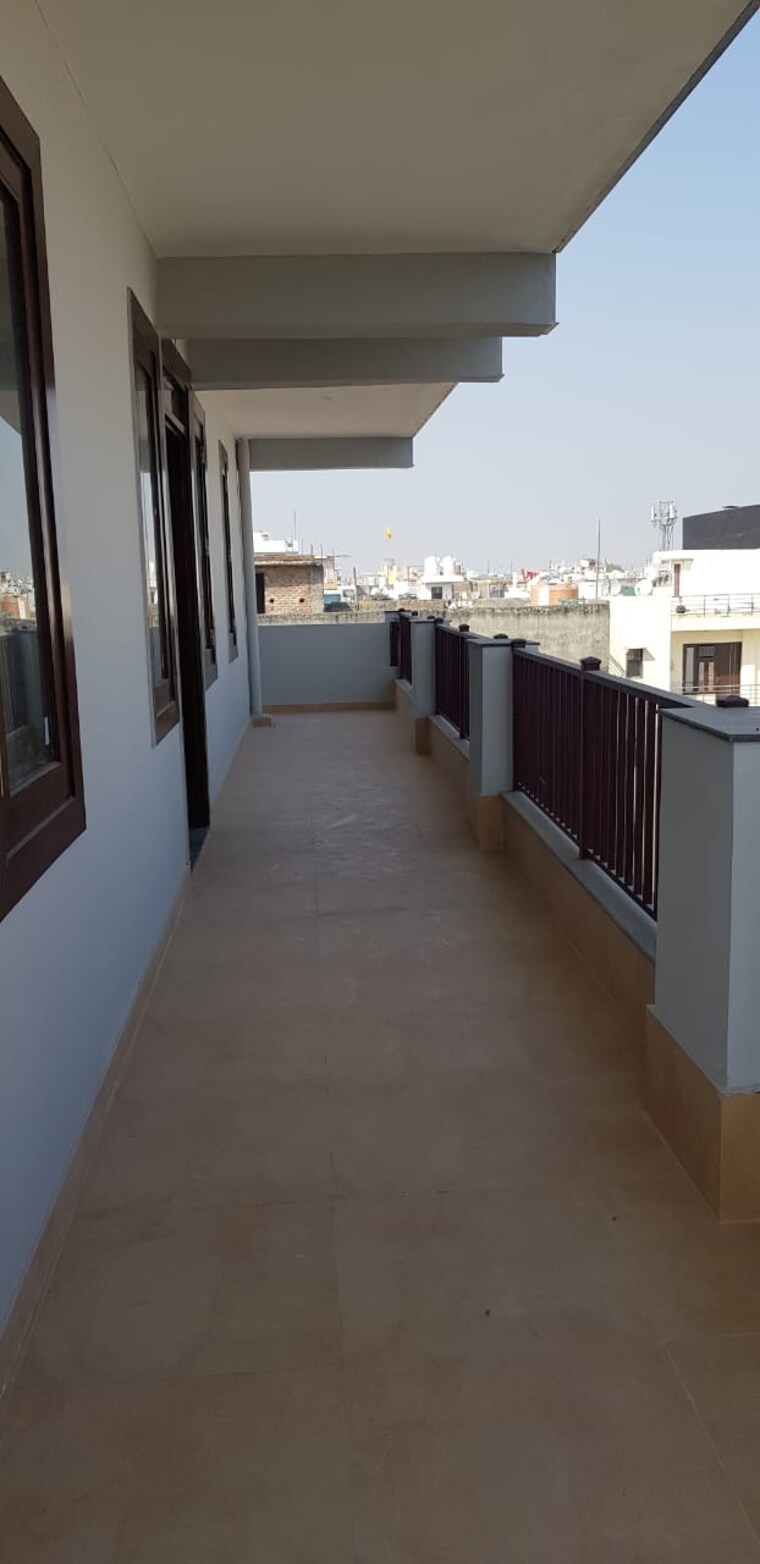 Balcony, sector 14 1 RK 300 Sq.Ft. Apartment In Sector 14 Gurgaon 10562826