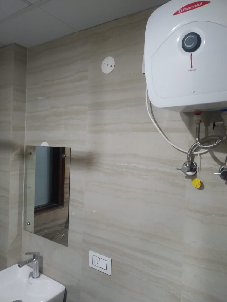Bathroom, sector 14 1 RK 300 Sq.Ft. Apartment In Sector 14 Gurgaon 10562826