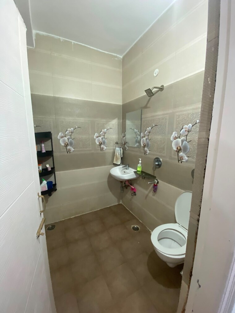 Bathroom, ambala highway 2 Bedroom 1100 Sq.Ft. Builder Floor In Ambala Highway Zirakpur 10562835