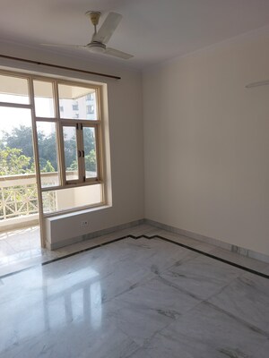 Room in 3 BHK Builder Floor at Sector 23 – for Rent