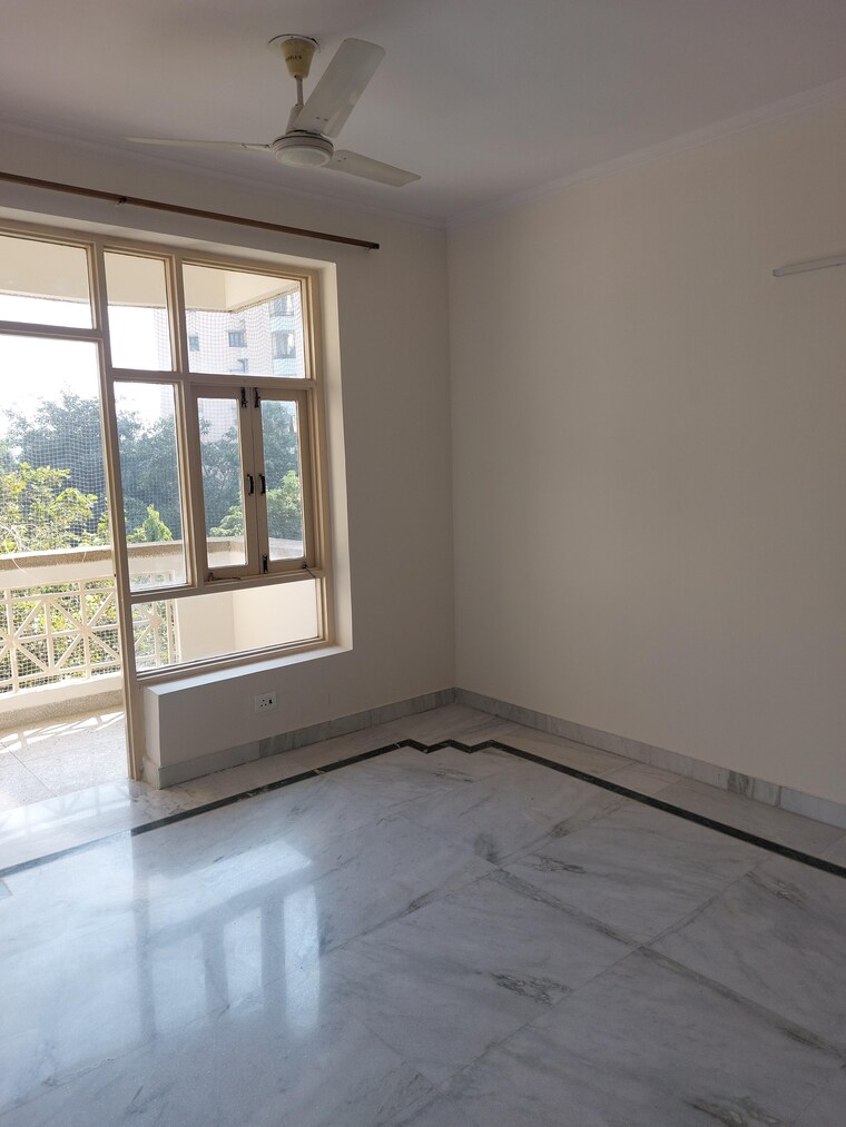 Room, sector 23 3 Bedroom 1550 Sq.Ft. Builder Floor In Sector 23 Gurgaon 10562839