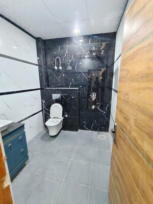 Team Area in 3 BHK Builder Floor at Sector 21 – for Rent