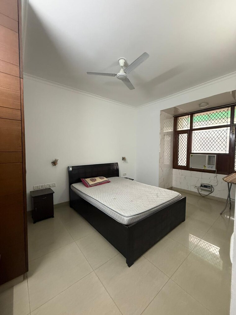 Bedroom, defence colony 3 Bedroom 1900 Sq.Ft. Builder Floor In Defence Colony Delhi 10562860
