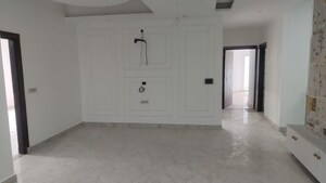 Room in 3 BHK Builder Floor at Sector 21 – for Rent
