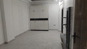 Room in 3 BHK Builder Floor at Sector 21 – for Rent