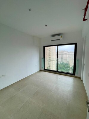 Room in 2 BHK Apartment at Kanakia Silicon Valley, Powai – for Rent