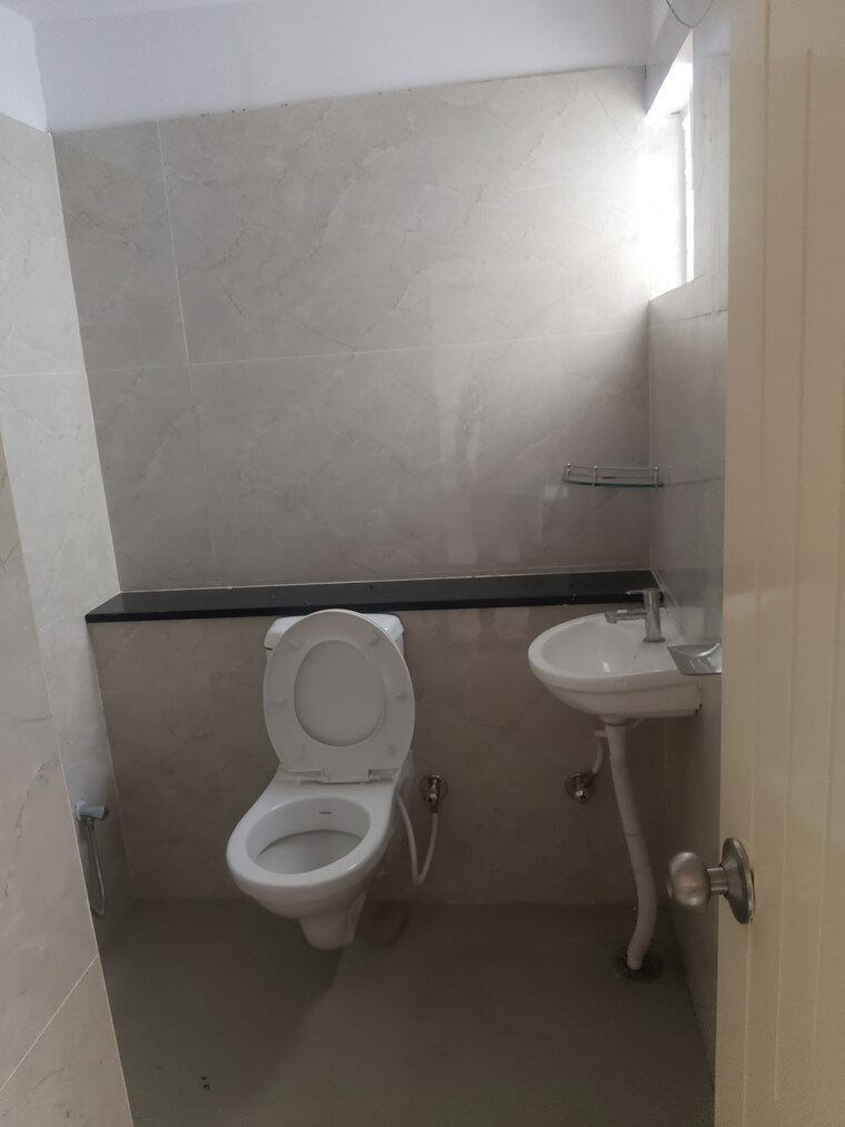 Bathroom, sujatha-residency-bellandur 1 Bedroom 500 Sq.Ft. Apartment In Bellandur Bangalore 10562865