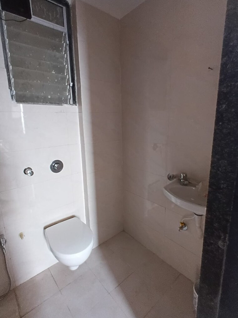 Bathroom, dgs-sheetal-ekta 2 Bedroom 614 Sq.Ft. Apartment In Malad East Mumbai 10562923