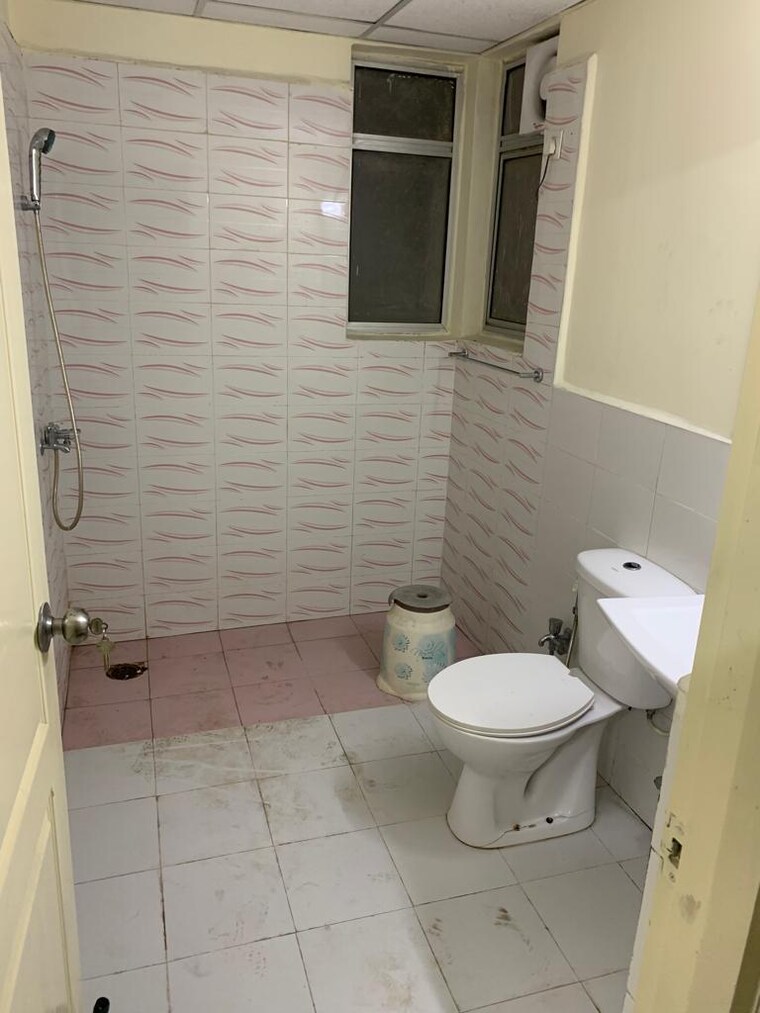 Attached Bathroom, ansal-celebrity-meadows 2 Bedroom 2195 Sq.Ft. Apartment In Sushant Golf City Lucknow 10562941